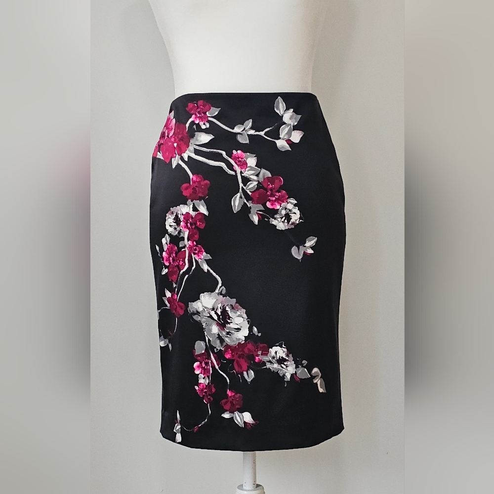 WHITE HOUSE BLACK MARKET Women's Multicolor Satin Floral Black‎ Skirt. Size 00